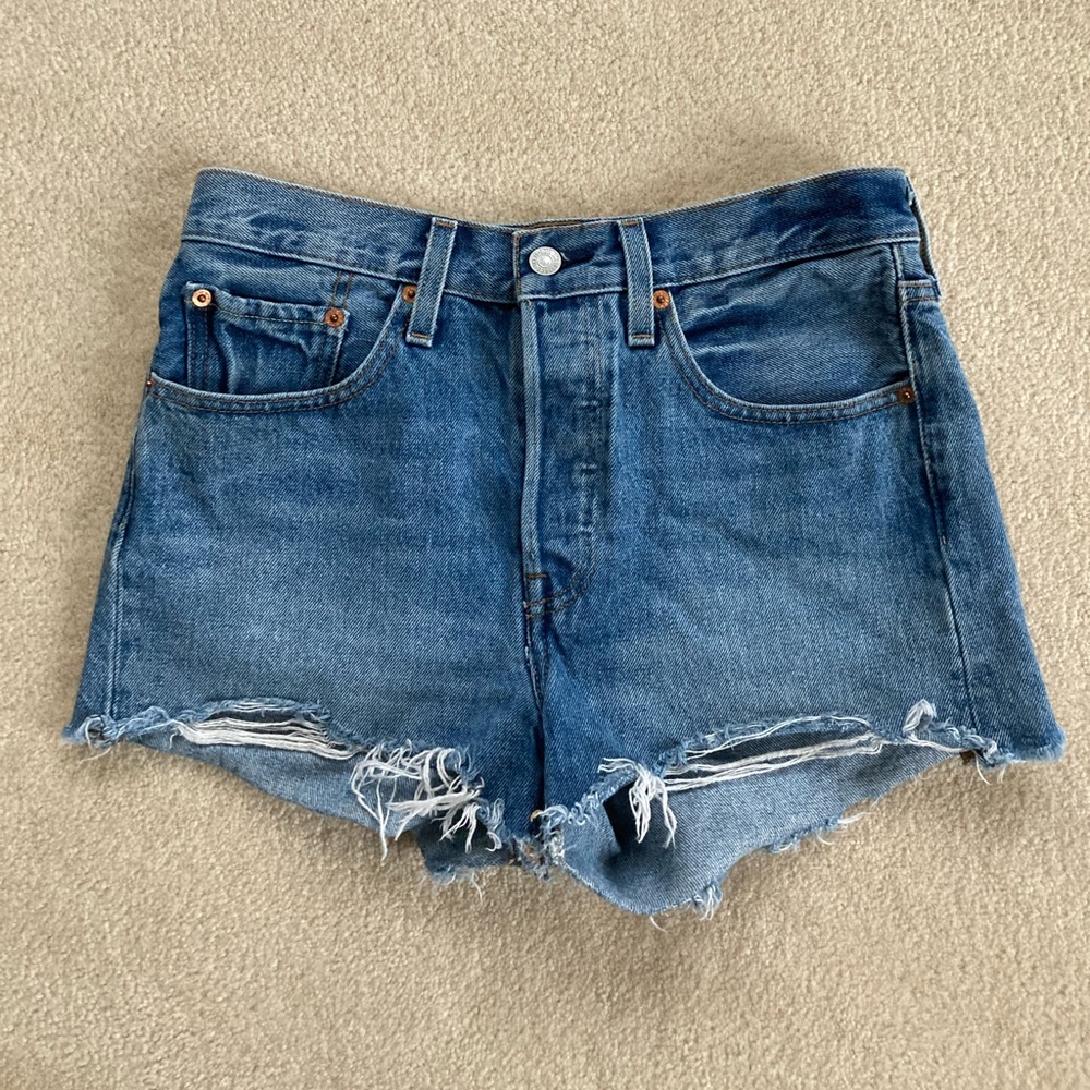 LEVI’S 501 JEAN SHORTS. SIZE 27. Medium wash. Barely worn. Like-new condition.
